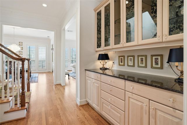 285 Sugarberry Circle, Houston, TX 77024