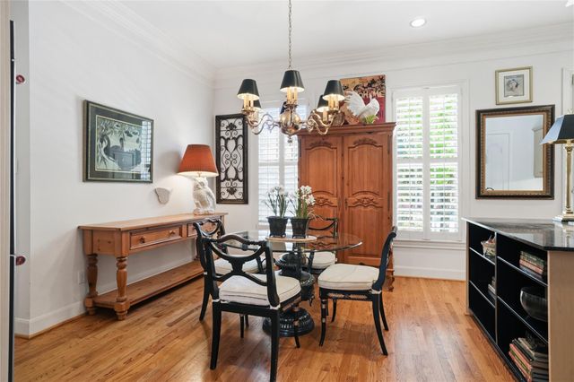 285 Sugarberry Circle, Houston, TX 77024