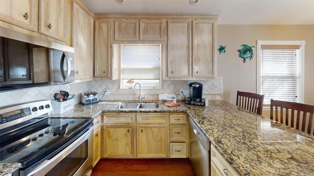 211 Anchor Drive, Freeport, TX 77541