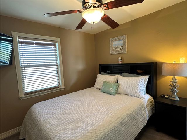 211 Anchor Drive, Freeport, TX 77541