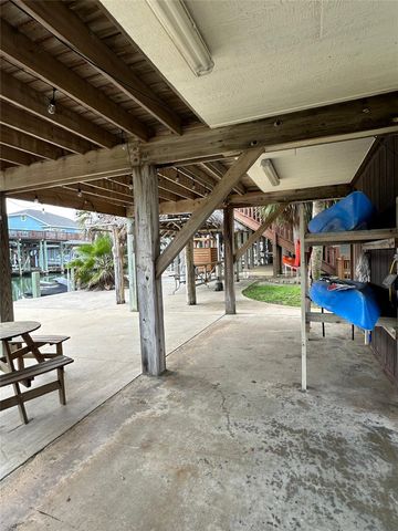 211 Anchor Drive, Freeport, TX 77541