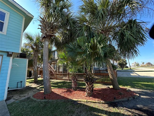 211 Anchor Drive, Freeport, TX 77541