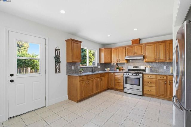 4422 Stevenson Blvd, Fremont, CA 94538