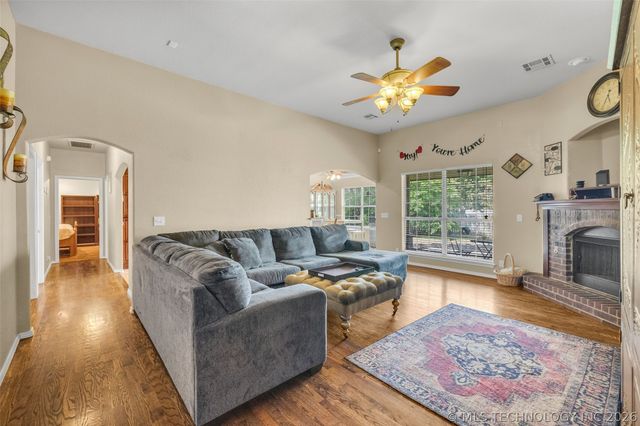 6304 E Galveston Street, Broken Arrow, OK 74014