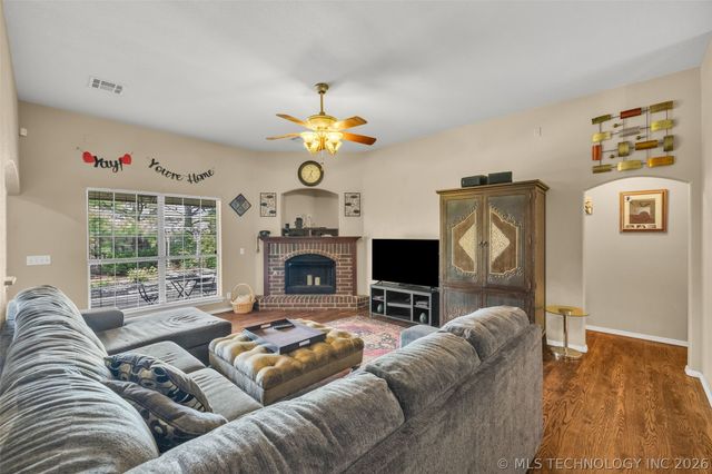 6304 E Galveston Street, Broken Arrow, OK 74014