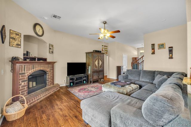 6304 E Galveston Street, Broken Arrow, OK 74014