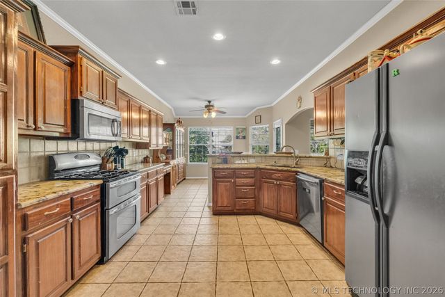 6304 E Galveston Street, Broken Arrow, OK 74014