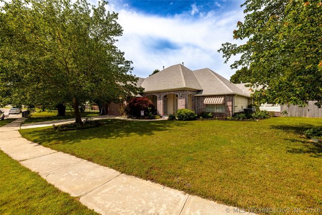 6304 E Galveston Street, Broken Arrow, OK 74014