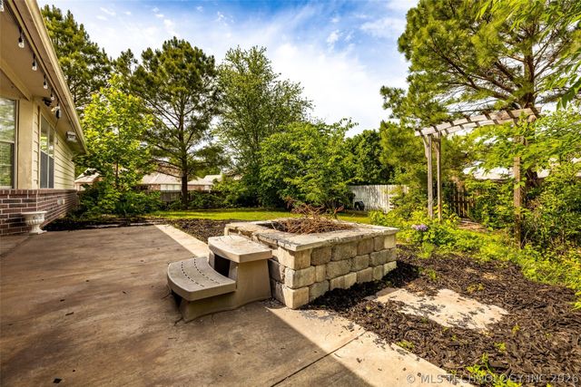 6304 E Galveston Street, Broken Arrow, OK 74014