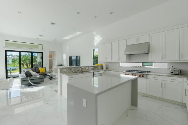 6950 NW 27th Avenue, Boca Raton, FL 33496