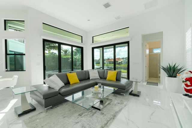 6950 NW 27th Avenue, Boca Raton, FL 33496