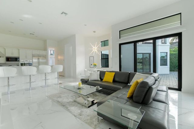 6950 NW 27th Avenue, Boca Raton, FL 33496