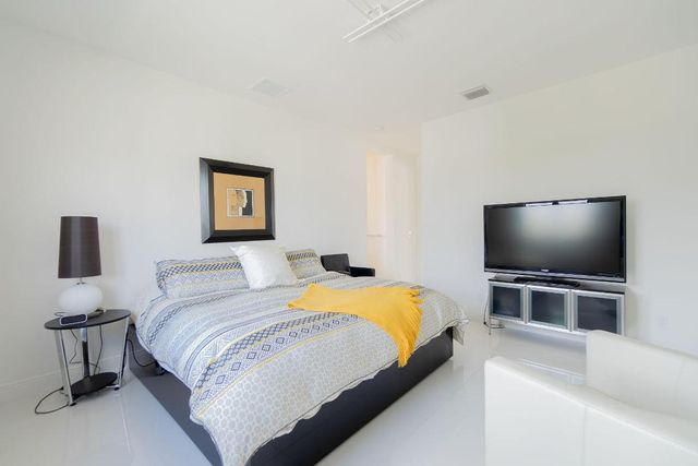 6950 NW 27th Avenue, Boca Raton, FL 33496