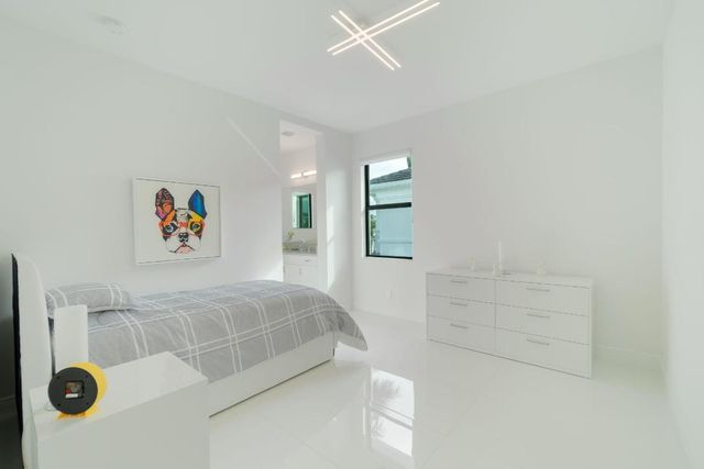 6950 NW 27th Avenue, Boca Raton, FL 33496