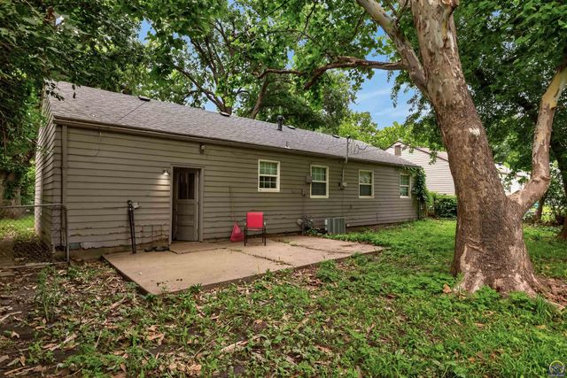 5713 SW 14th ST, Topeka, KS 66604