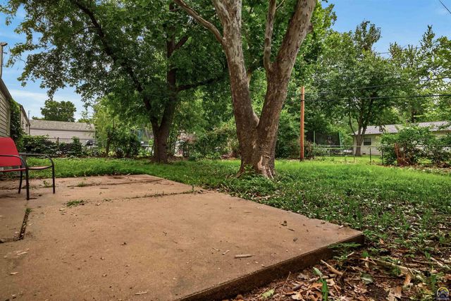 5713 SW 14th ST, Topeka, KS 66604