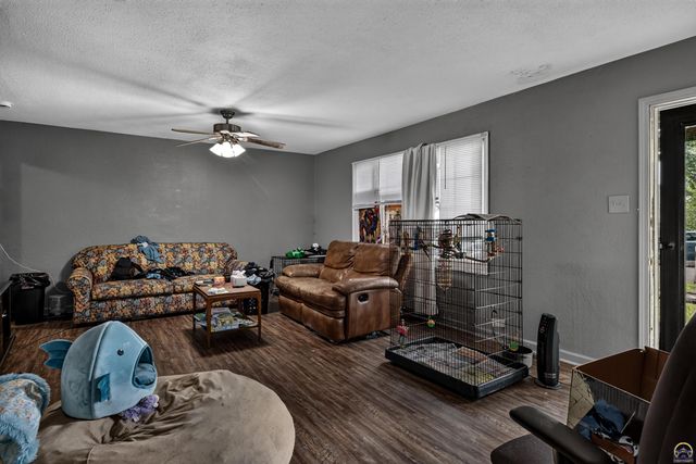 5713 SW 14th ST, Topeka, KS 66604