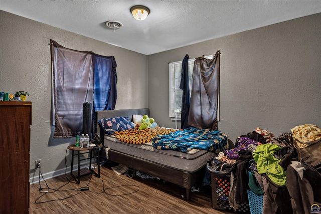 5713 SW 14th ST, Topeka, KS 66604
