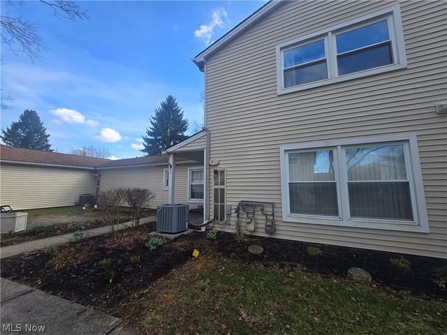 3023 Ivy Hill Circle D, Cortland, OH 44410