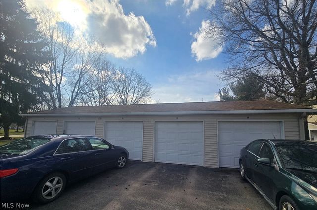 3023 Ivy Hill Circle D, Cortland, OH 44410