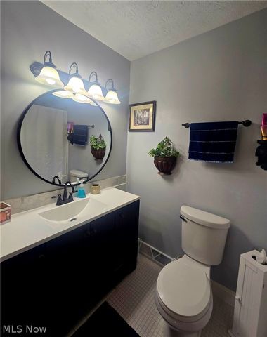 3023 Ivy Hill Circle D, Cortland, OH 44410