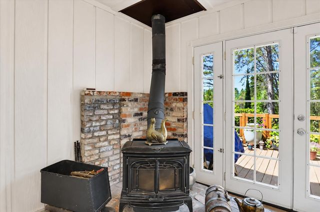 10096 Elder Dr, Grass Valley, CA 95949