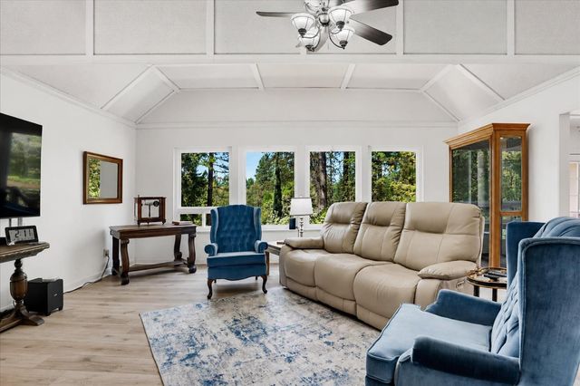 10096 Elder Dr, Grass Valley, CA 95949
