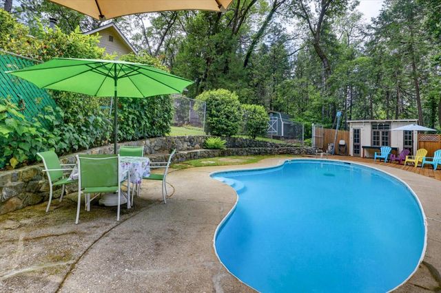 10096 Elder Dr, Grass Valley, CA 95949