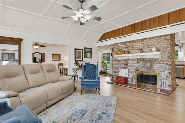10096 Elder Dr, Grass Valley, CA 95949