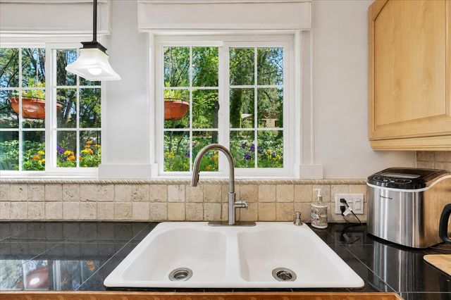 10096 Elder Dr, Grass Valley, CA 95949
