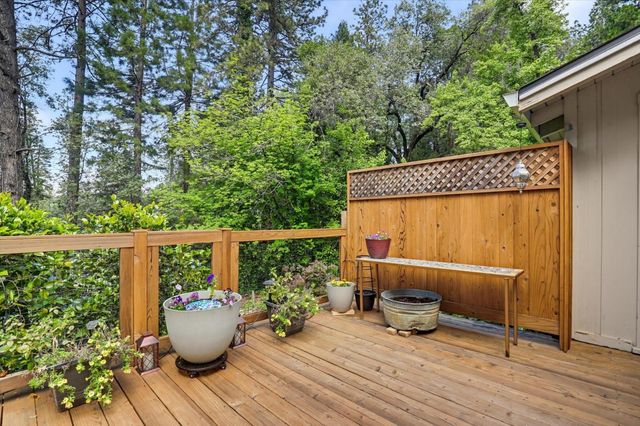 10096 Elder Dr, Grass Valley, CA 95949