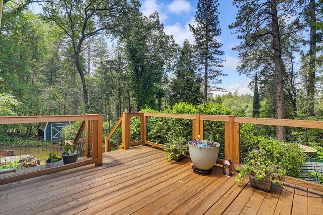 10096 Elder Dr, Grass Valley, CA 95949