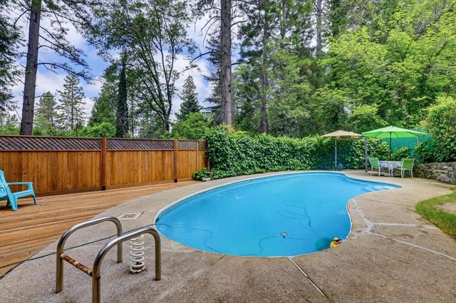 10096 Elder Dr, Grass Valley, CA 95949
