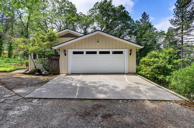 10096 Elder Dr, Grass Valley, CA 95949