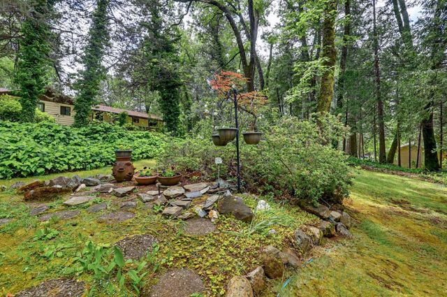 10096 Elder Dr, Grass Valley, CA 95949
