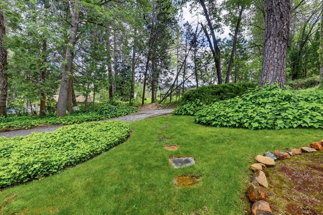 10096 Elder Dr, Grass Valley, CA 95949