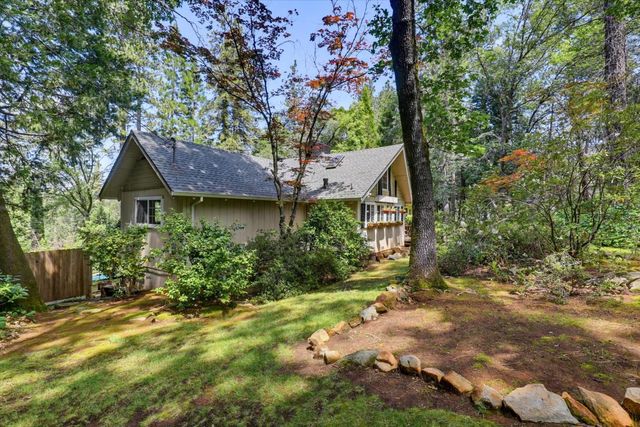 10096 Elder Dr, Grass Valley, CA 95949