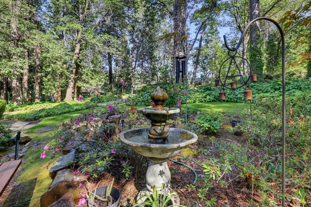10096 Elder Dr, Grass Valley, CA 95949