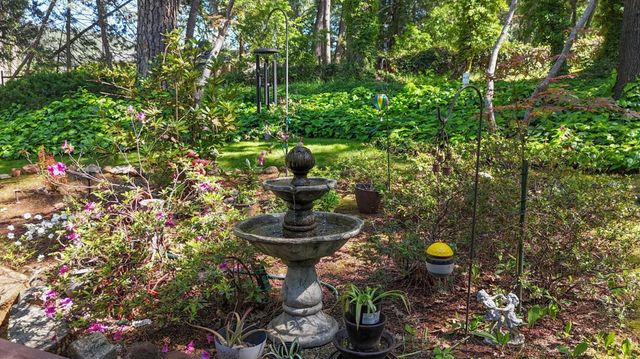 10096 Elder Dr, Grass Valley, CA 95949