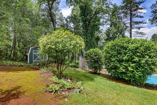 10096 Elder Dr, Grass Valley, CA 95949