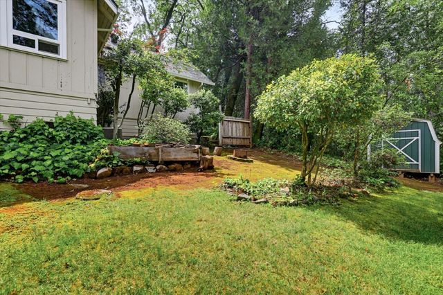 10096 Elder Dr, Grass Valley, CA 95949