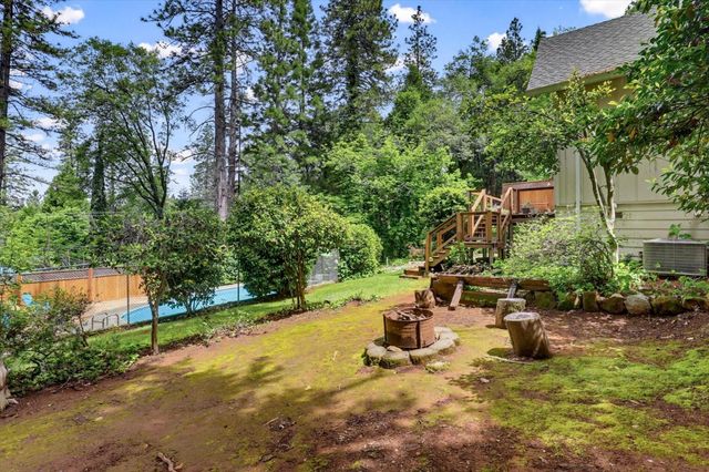 10096 Elder Dr, Grass Valley, CA 95949