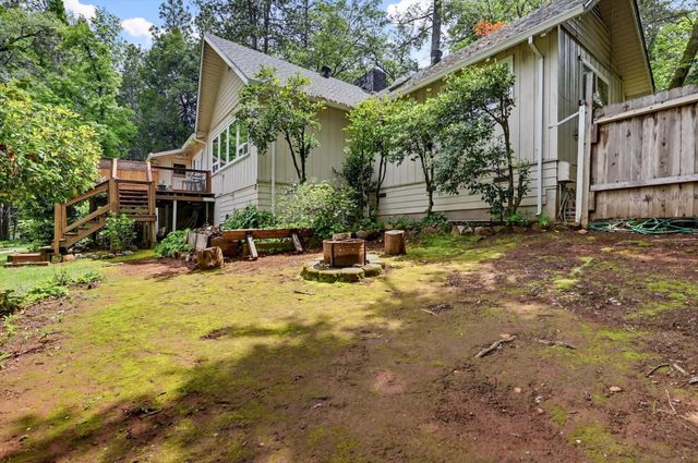 10096 Elder Dr, Grass Valley, CA 95949