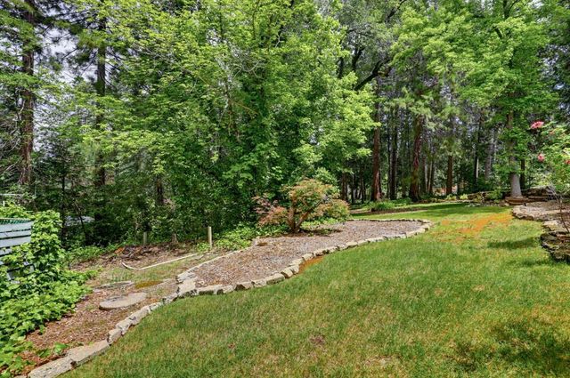 10096 Elder Dr, Grass Valley, CA 95949