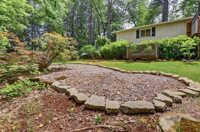 10096 Elder Dr, Grass Valley, CA 95949