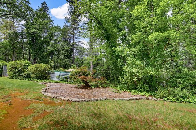 10096 Elder Dr, Grass Valley, CA 95949