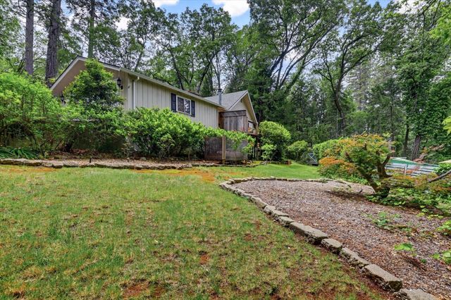 10096 Elder Dr, Grass Valley, CA 95949