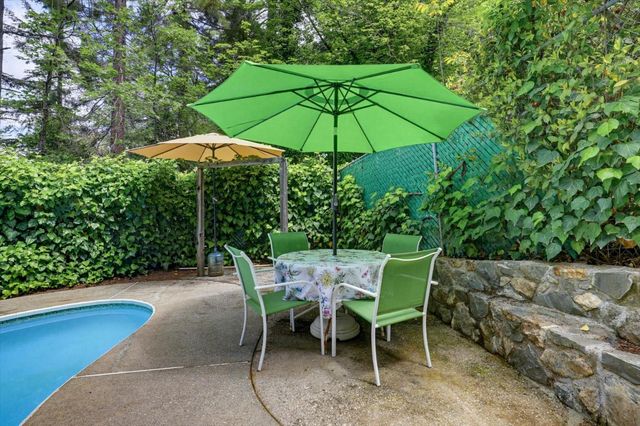 10096 Elder Dr, Grass Valley, CA 95949
