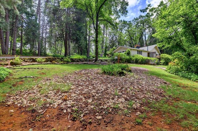 10096 Elder Dr, Grass Valley, CA 95949