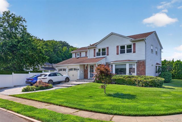 2 Foxhurst Court, Manhasset Hills, NY 11040